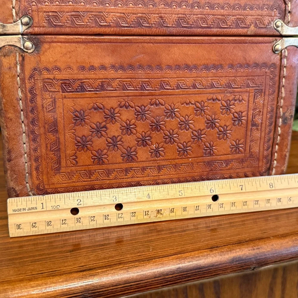 Flores Hand Tooled Leather Train Case Women Med Tan Good Vintage Floral Mexico